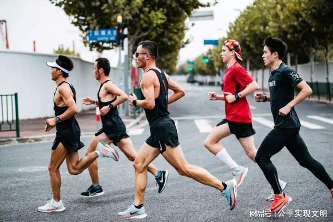 跑步跳绳高抬腿开合跳等统称为跳跃类运动很伤膝盖(图1)